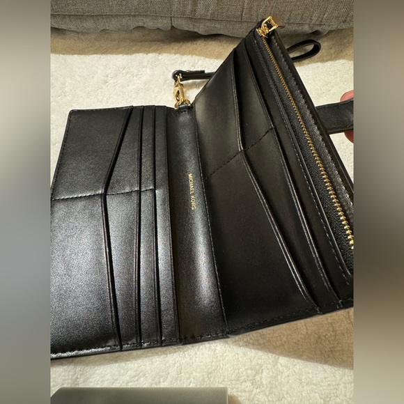 Michael Kors Large Black Wallet with Wristlet - Picture 3 of 4